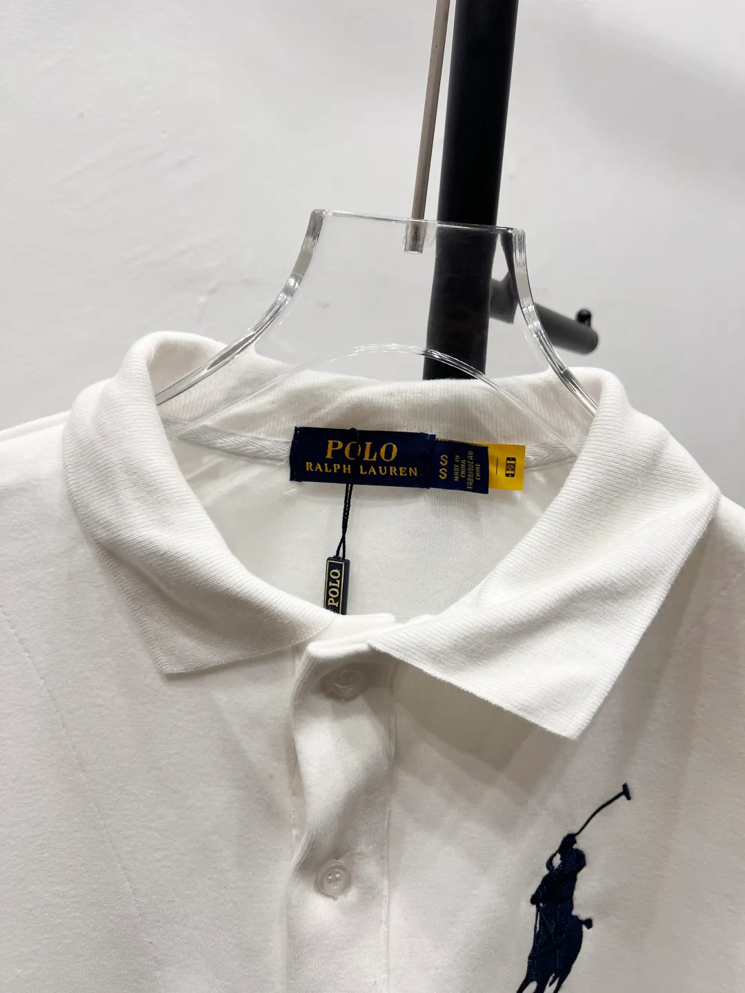 P130 zp version [exclusive supply] - Rah Lauren classic four-season basic three-dimensional Malaysia LOGO-No. 3 armband solid color long-sleeved shirt - Original consistent 280g heavy Chinese cotton composite fabric ✅ - Three-dimensional Malaysia embroidery White pearlescent buttons ✅ - Professional placket processing ✅ -Rah Lauren classic Malaysia logo｜Unlock the British retro sports style to create a tall silhouette The iconic Malaysia embroidery logo interprets American origin The solid color system can easily control both formal and casual scenes. Color: White Size: S M L XL